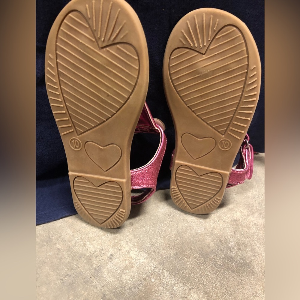 Hello Kitty Sandals - Picture 3 of 4
